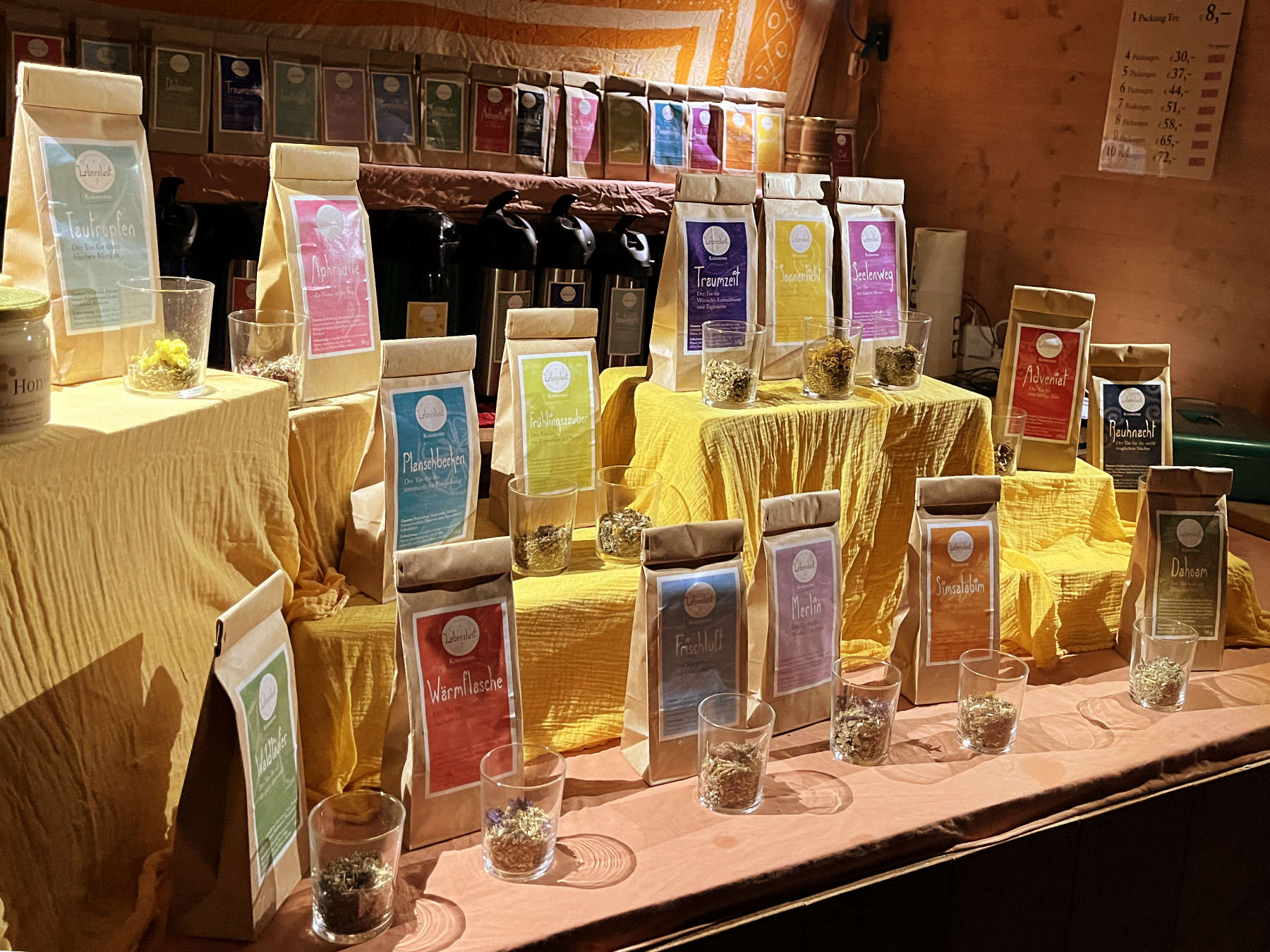 Kräutertee-Verkauf auf dem Christkindlmarkt Scheyern